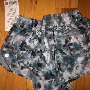 Lululemon NWT never worn Hotty Hot shorts, ColourKaleidofloral Multi/Blue